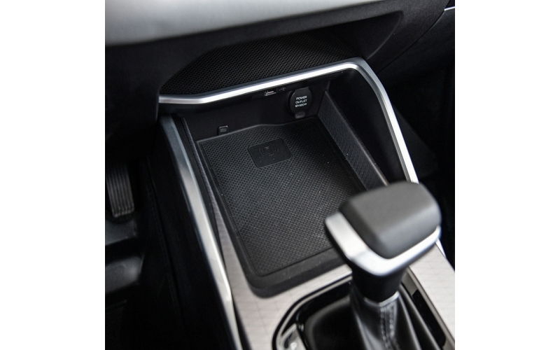 吉利帝豪四代無線充電改裝升級(jí)