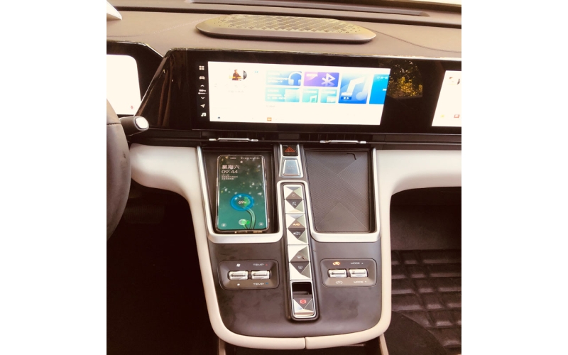 哈弗梟龍MAX車載無線充電器